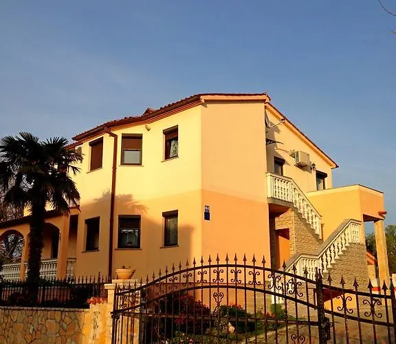 Apartments Manuela & Mirela